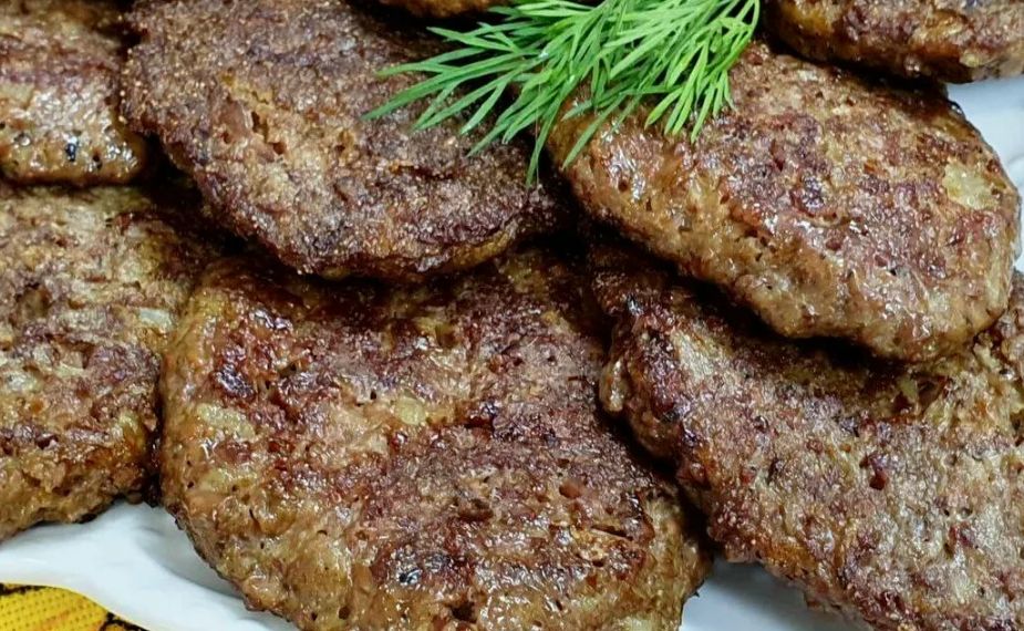 Секрет пышности печёночных котлет: добавьте рис!
