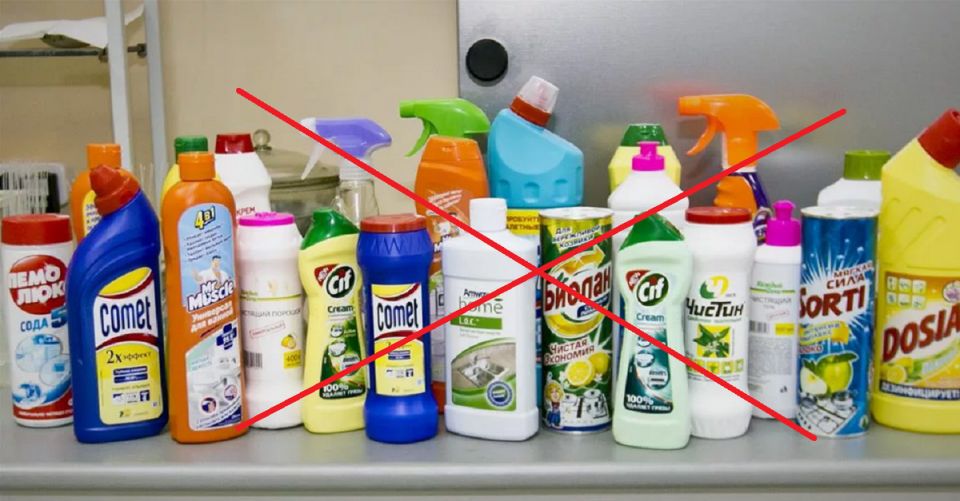 Непривычные методы чистки унитаза: как соль и лимонная кислота могут спасти вашу сантехнику