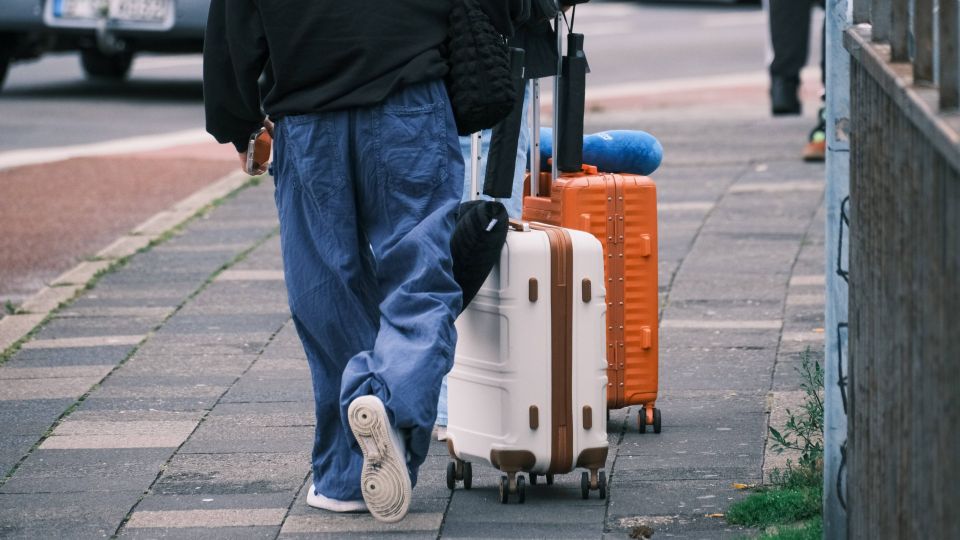 Вот как можно пронести в самолет гору вещей совершенно бесплатно: понадобится этот предмет