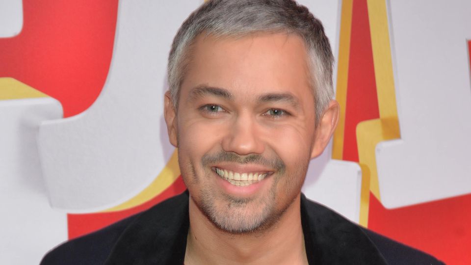 Рубашки не всегда выглядят скучно: Рогов подсказал, как их носят настоящие модницы (фото)