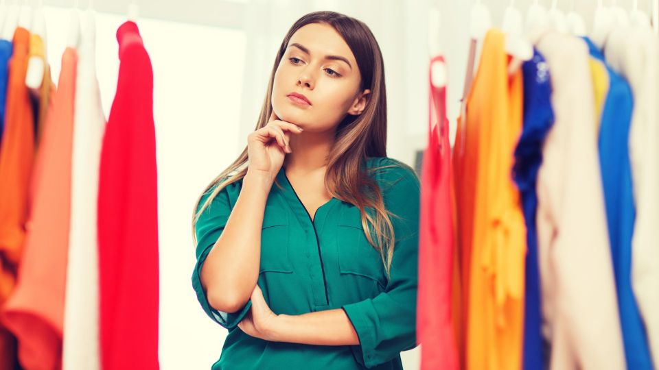 Снимите немедленно: после 40 лет эти платья любую превратят в «дурнушку»