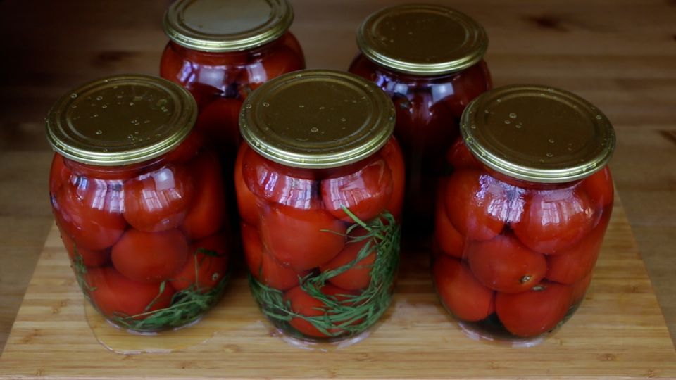 Как заготовить помидоры на зиму по традиционному рецепту без уксуса?