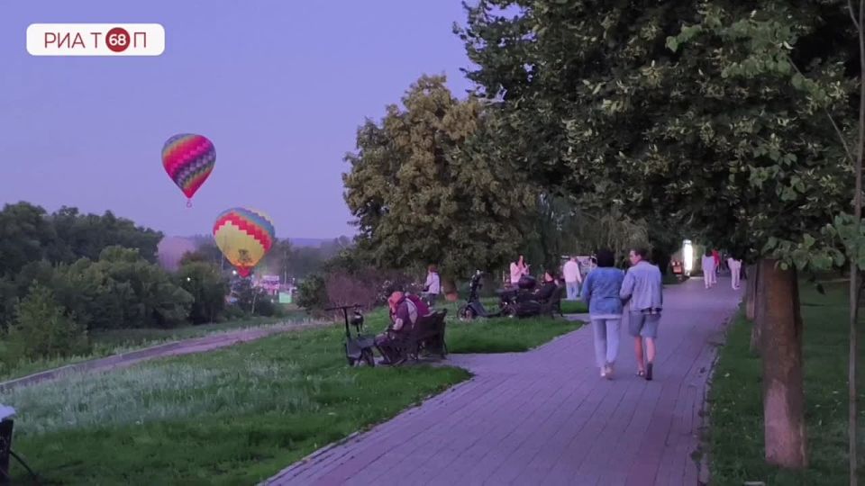     7 :.            