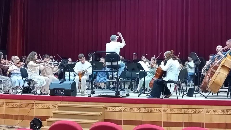     ..        (6+)