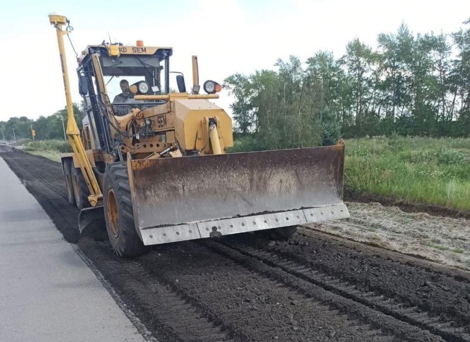 Дорогу к селу Покровка в Мучкапском округе ремонтируют с применением новых технологий, чтобы продлить срок ее службы