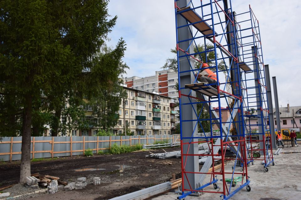 В Тамбове к приступили к возведению несущих колонн модульной спортивной площадки на ул.Рязанской, 17. Строительство нового ФОКа площадью 1,5 тыс