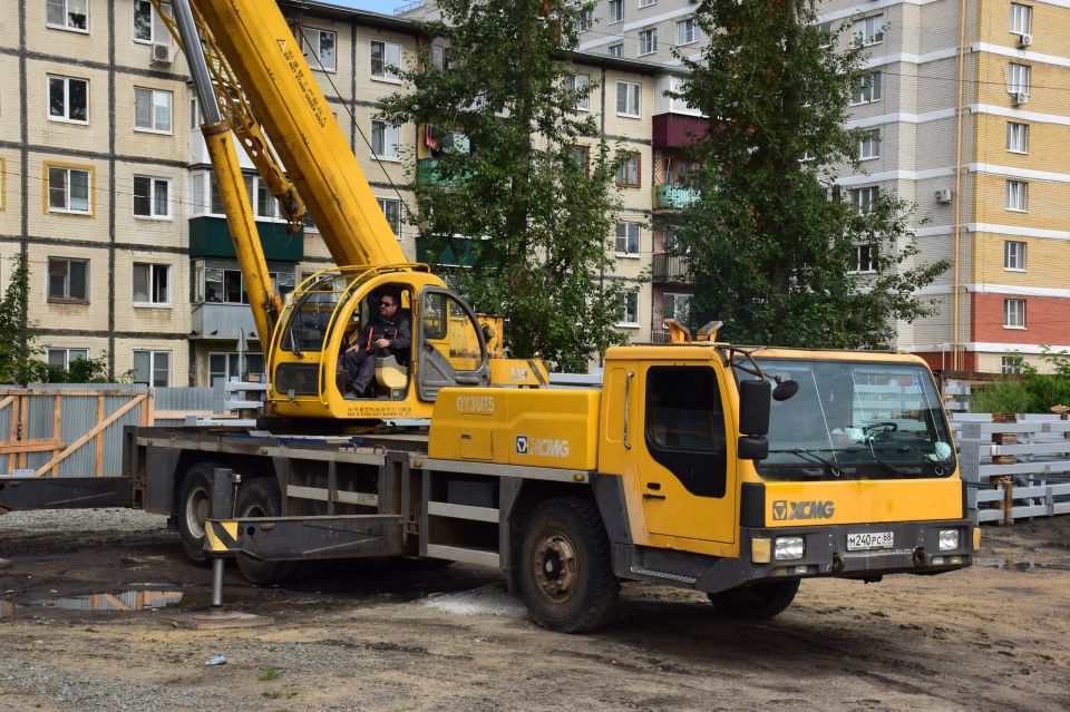 В Тамбове к приступили к возведению несущих колонн модульной спортивной площадки на ул.Рязанской, 17. Строительство нового ФОКа площадью 1,5 тыс