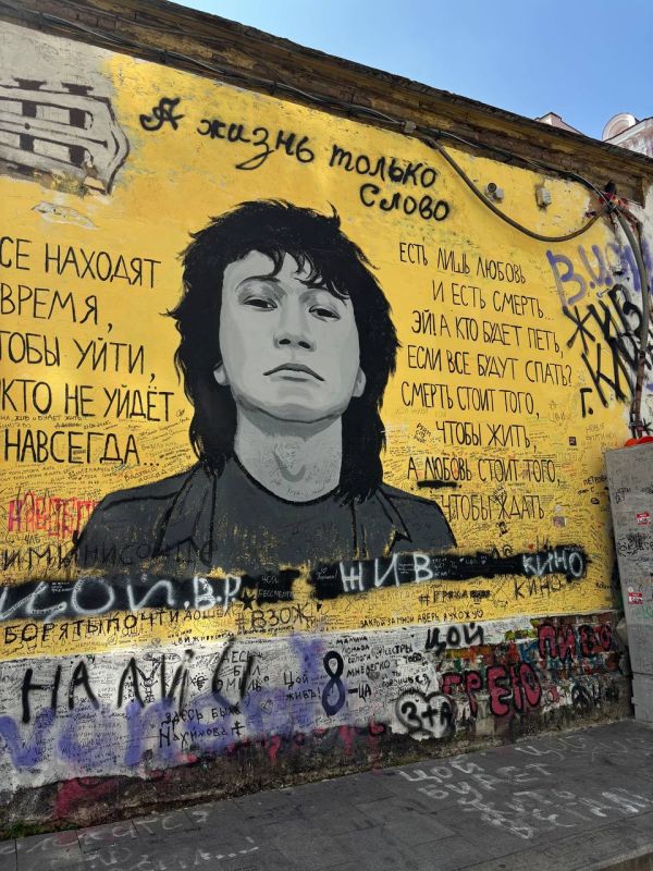 День памяти Виктора Цоя отмечают в России