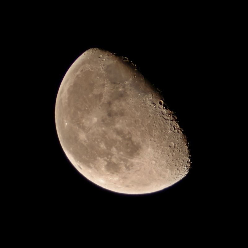 Делимся кадрами вчерашней луны