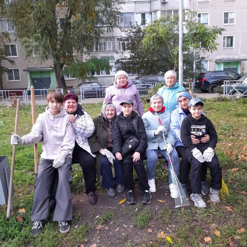В рамках осеннего месячника тамбовчане участвуют в акции «Город дружных соседей» (6+)