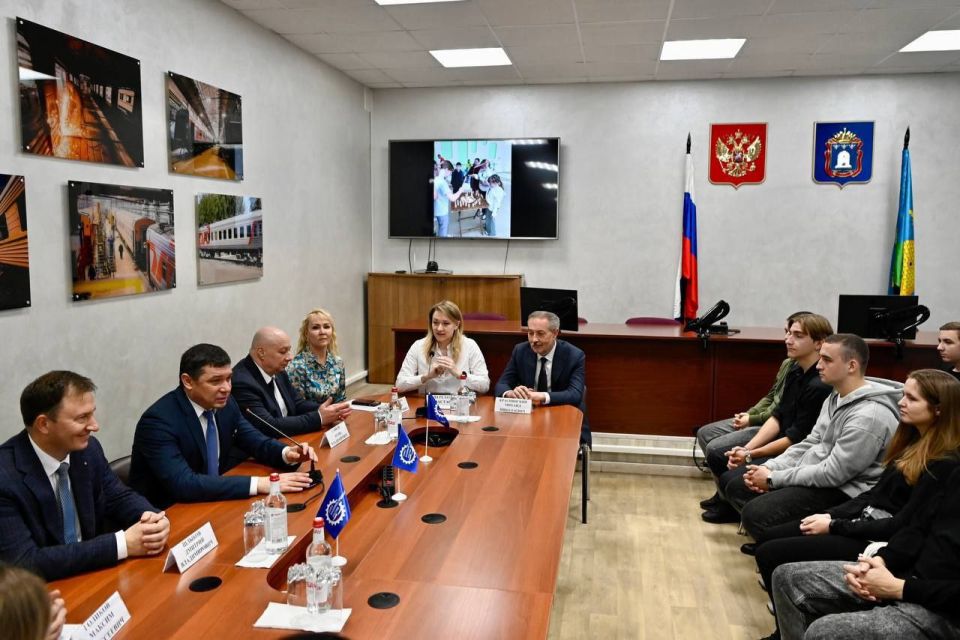 14 октября на площадке Тамбовского вагоноремонтного завода-филиале АО «Вагонреммаш» (ТВРЗ) глава региона Евгений Первышов дал старт осеннему этапу всероссийской профориентационной акции «Неделя без турникетов»