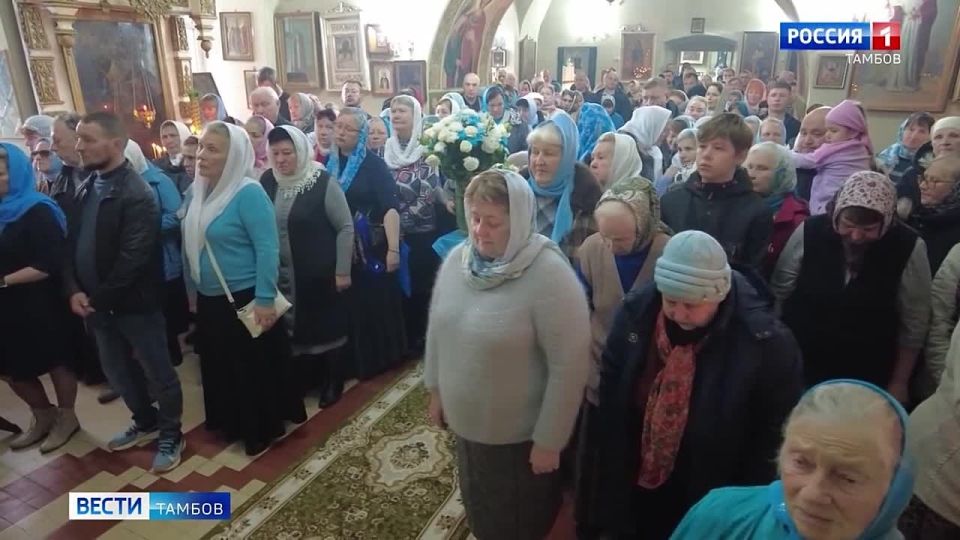 В православном календаре сегодня большой праздник - Покров Пресвятой Богородицы