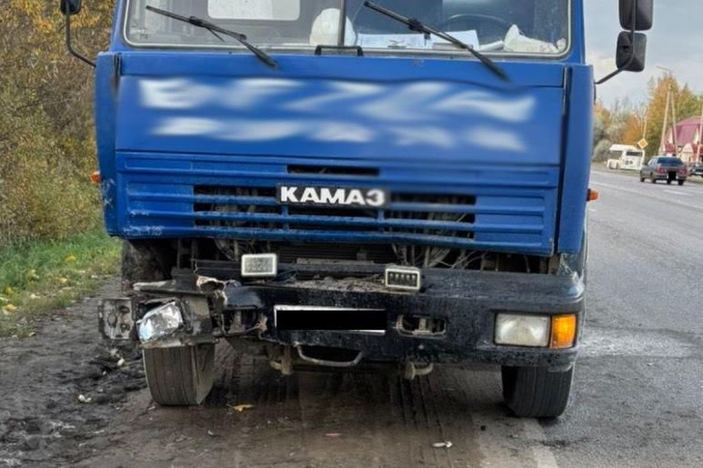 В селе Бокино легковушка столкнулась с КАМАЗом
