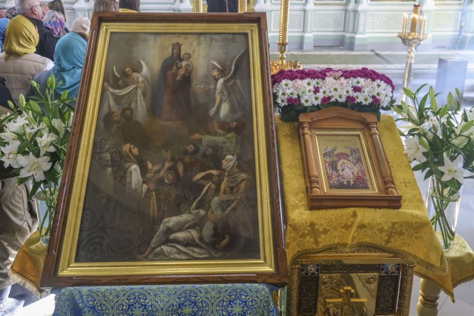 В Тамбов доставили мироточивую икону «Всех скорбящих Радость» (0+)