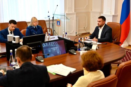 Вопросы неплатежей потребителей перед ресурсопоставшиками рассмотрели на заседании комиссии в правительстве области