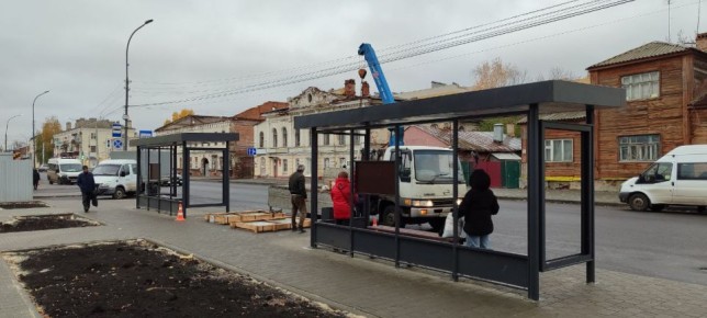 В Тамбове устанавливают новые остановки на улице Октябрьской