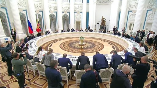 Владимир Путин выступает на первом заседании Совета по реализации государственной демографической и семейной политики
