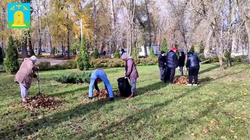 Одной из площадок, где сегодня прошёл общегородской субботник, стал сквер имени генерал-майора авиации Юрия Еремеева в «Летке»