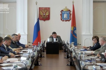 На планёрке в правительстве области в понедельник снова обсудят вопросы подачи отопления в МКД