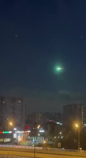 Этим утром в Москве и Московской области зафиксировали на видео яркий болид