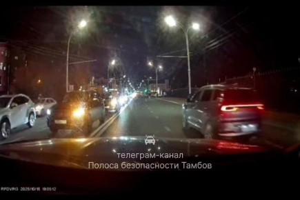 «Что произошло-то?»: в Тамбове у стадиона «Спартак» пешеход выбежал под колёса автомобиля и — убежал обратно