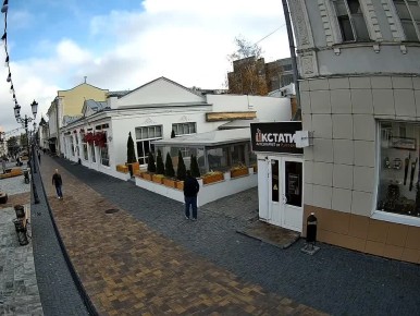 Вандал изрисовал несколько новых объектов на улице Коммунальной