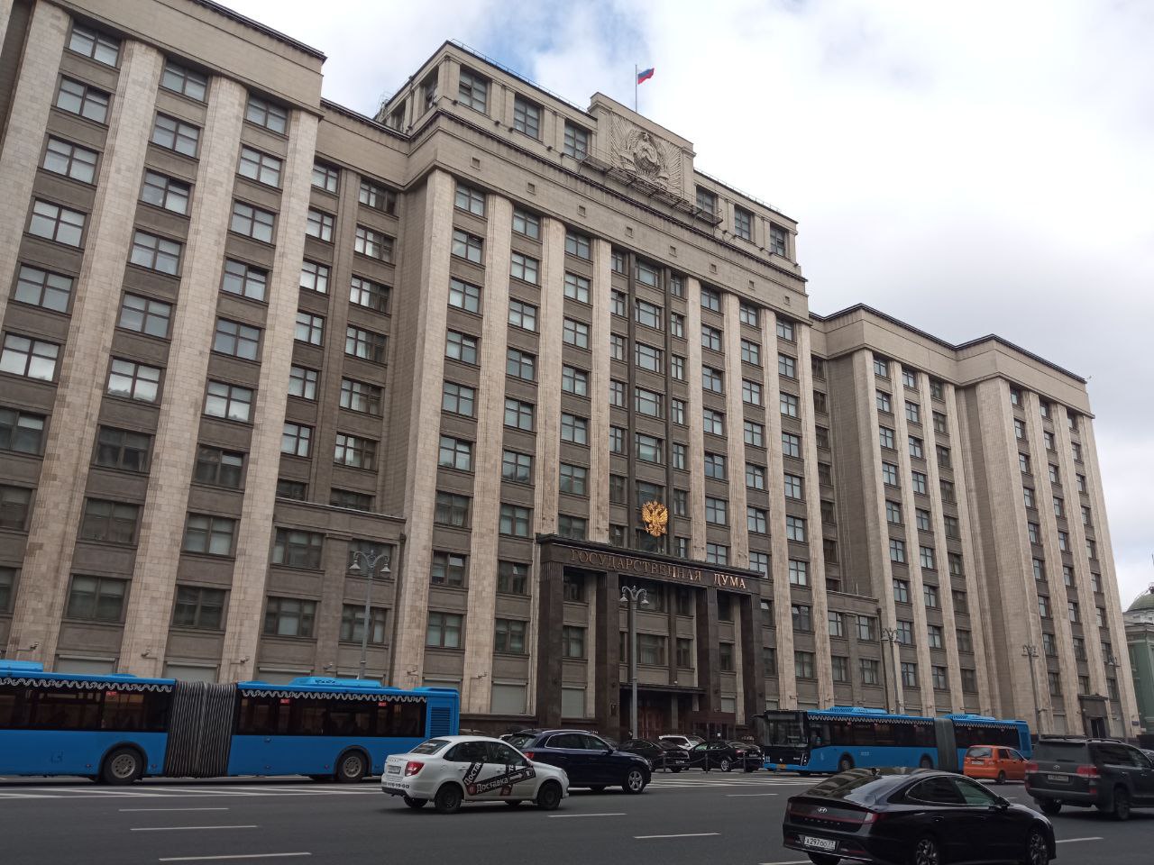 Депутаты Госдумы единогласно в первом чтении приняли законопроект о пожизненном заключении за склонение детей к террористической или диверсионной деятельности