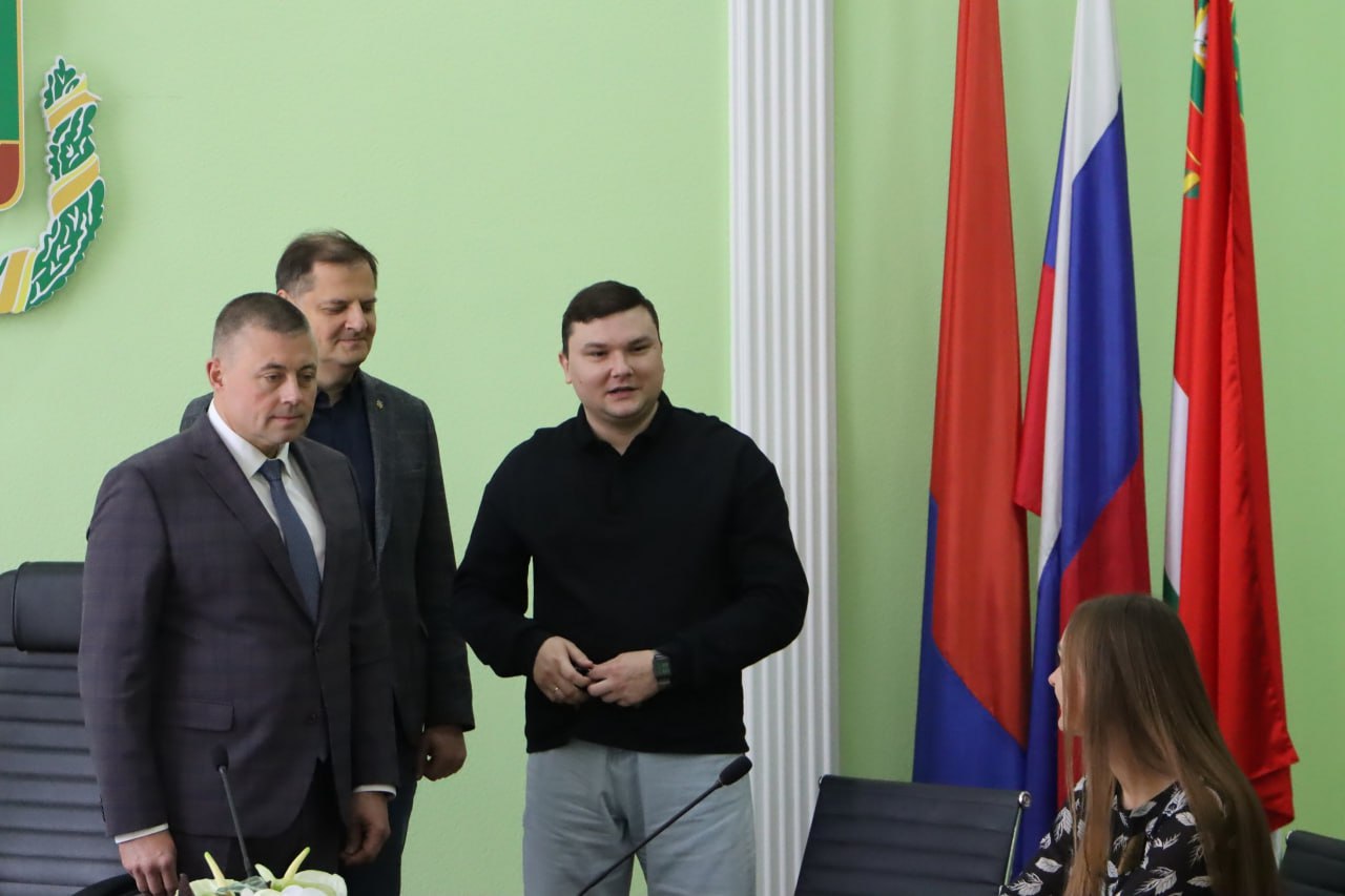 Врачу из Мичуринска вручили ключи от служебной квартиры