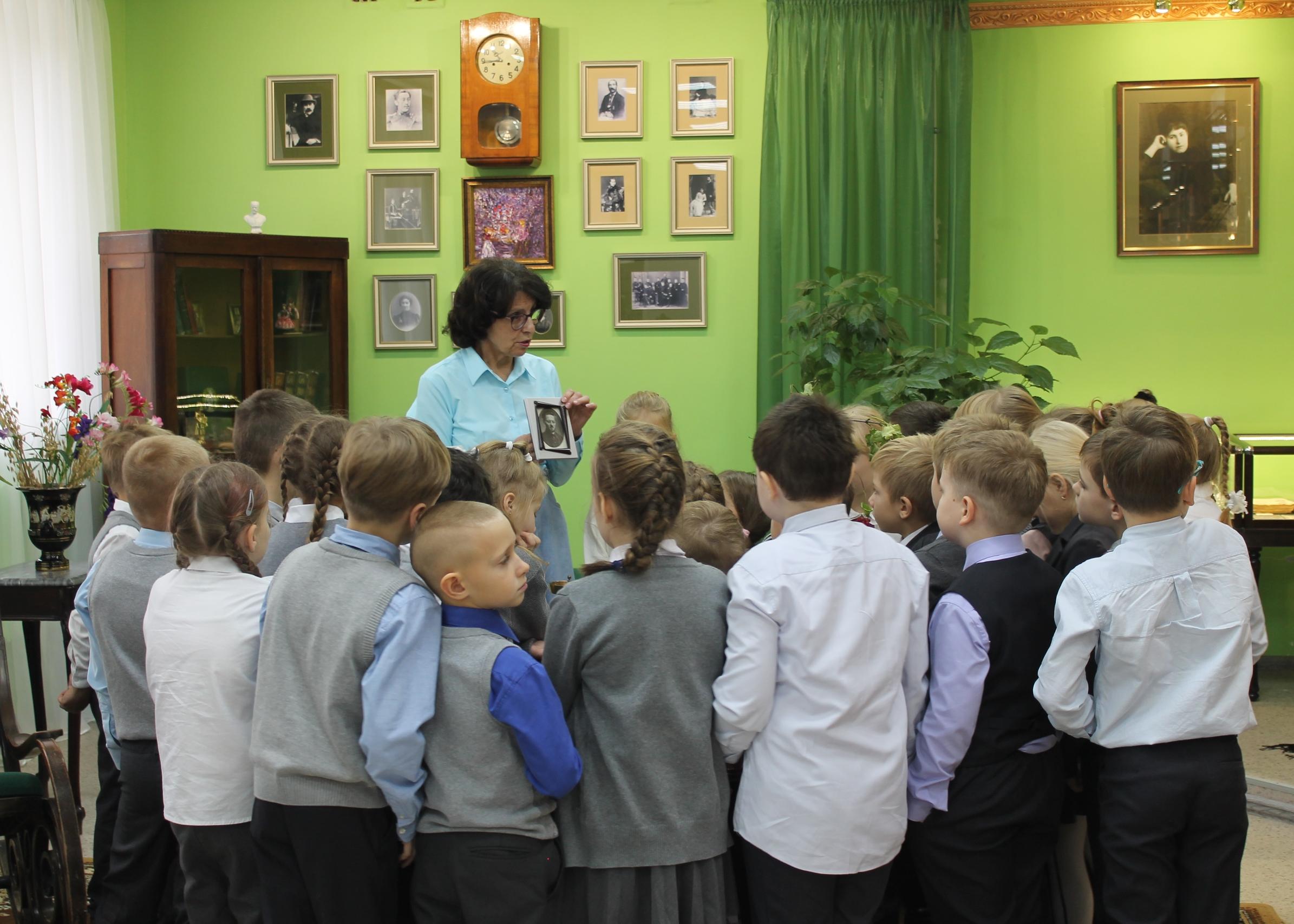 Со дня открытия библиотеки-филиала №1 имени К.В.Плехановой после масштабной модернизации, которая проводилась по нацпроекту «Семья», прошло меньше месяца Со дня открытия библиотеки-филиала №1 имени К.В.Плехановой после масштабной модернизации, которая проводилась по нацпроекту «Семья», прошло меньше месяца