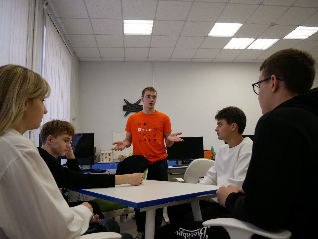 Очный этап областного чемпионата «СмартКвант» проходит с 29 по 31 октября на базе детского технопарка «Кванториум-Тамбов», который был создан в рамках нацпроекта «Образование» Очный этап областного чемпионата «СмартКвант» проходит с 29 по 31 октября на базе детского технопарка «Кванториум-Тамбов», который был создан в рамках нацпроекта «Образование»