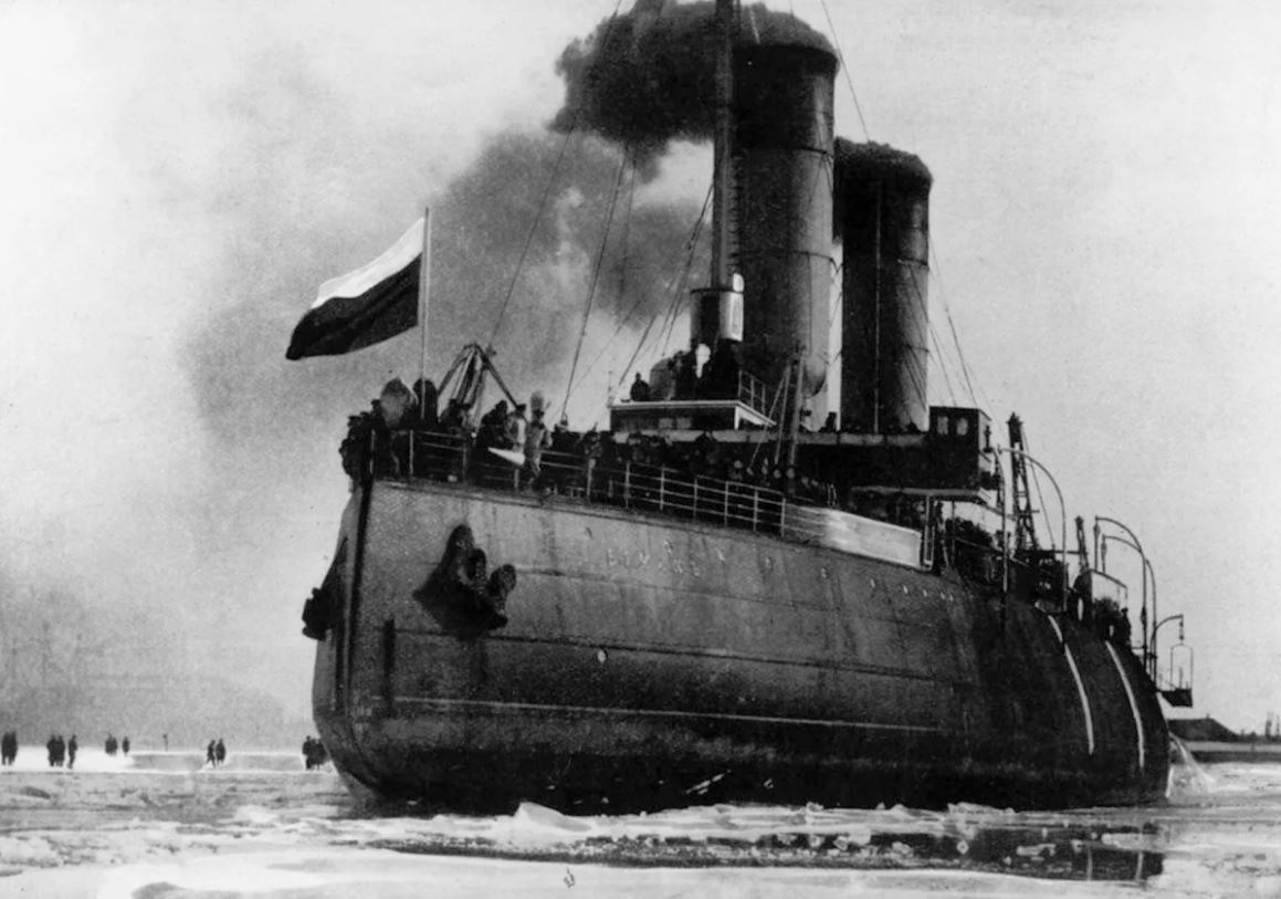 29 октября 1898 года на воду был спущен первый в мире ледокол "Ермак"