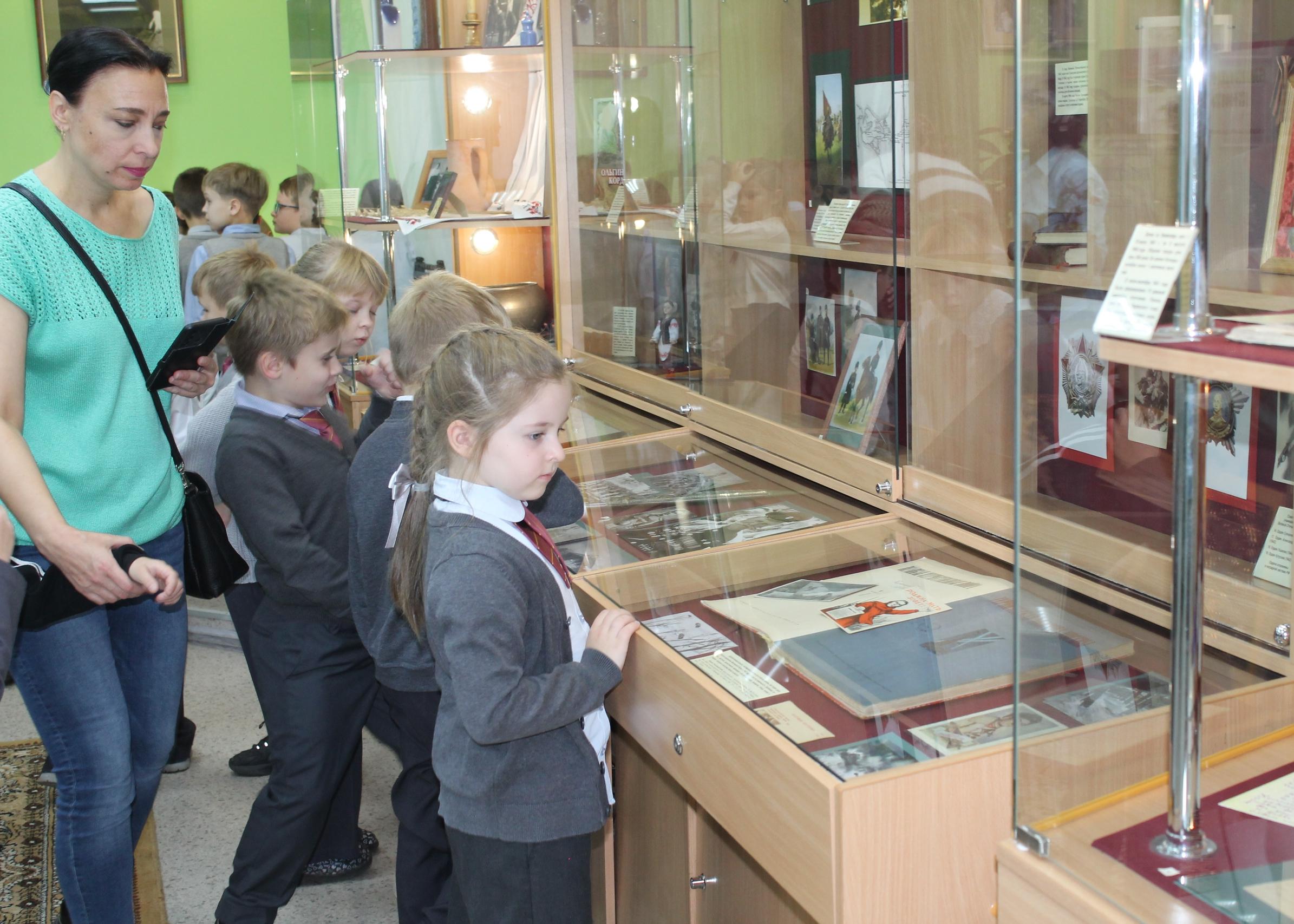 Со дня открытия библиотеки-филиала №1 имени К.В.Плехановой после масштабной модернизации, которая проводилась по нацпроекту «Семья», прошло меньше месяца Со дня открытия библиотеки-филиала №1 имени К.В.Плехановой после масштабной модернизации, которая проводилась по нацпроекту «Семья», прошло меньше месяца