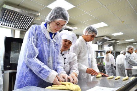 Тамбовские старшеклассники освоили азы выпечки