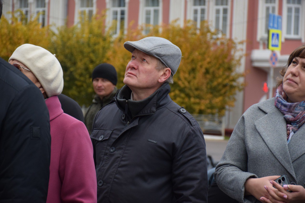 Сегодня активные жители из советов микрорайонов, специалисты администрации Тамбова и Дирекции благоустройства, а также представители городской Думы провели комиссионное обследование елей на Привокзальной площади у фонтана Сегодня активные жители из советов микрорайонов, специалисты администрации Тамбова и Дирекции благоустройства, а также представители городской Думы провели комиссионное обследование елей на Привокзальной площади у фонтана