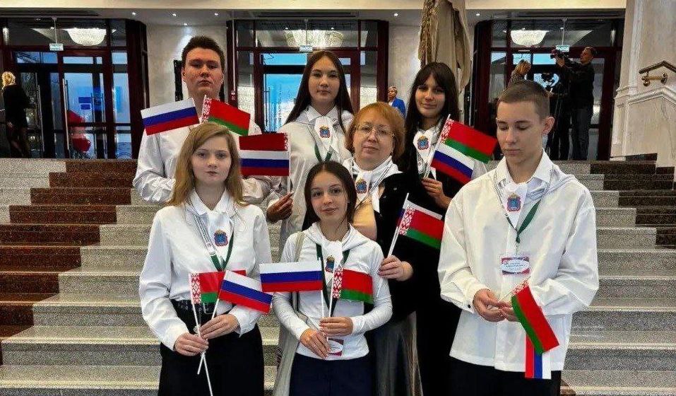 28-30 октября в Витебске проходит заключительный этап олимпиады школьников Союзного государства «Россия и Беларусь: историческая и духовная общность» 28-30 октября в Витебске проходит заключительный этап олимпиады школьников Союзного государства «Россия и Беларусь: историческая и духовная общность»