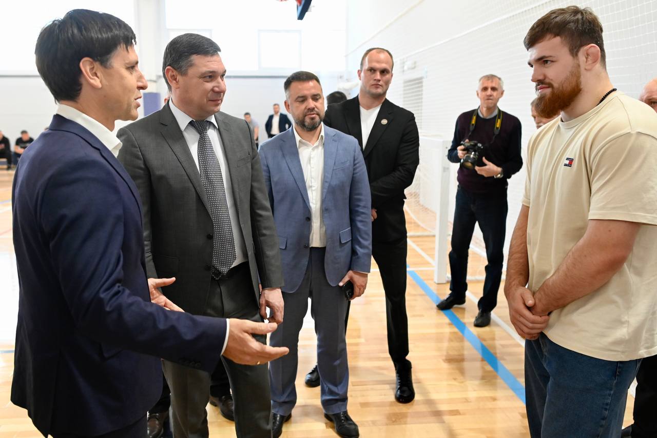 Евгений Первышов: Посмотрел новый игровой корпус спортивно-тренировочного центра "Тамбов" в северной части города Евгений Первышов: Посмотрел новый игровой корпус спортивно-тренировочного центра "Тамбов" в северной части города