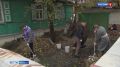 Тамбовские волонтёры помогают одиноким пенсионерам наводить порядок на придомовых территориях
