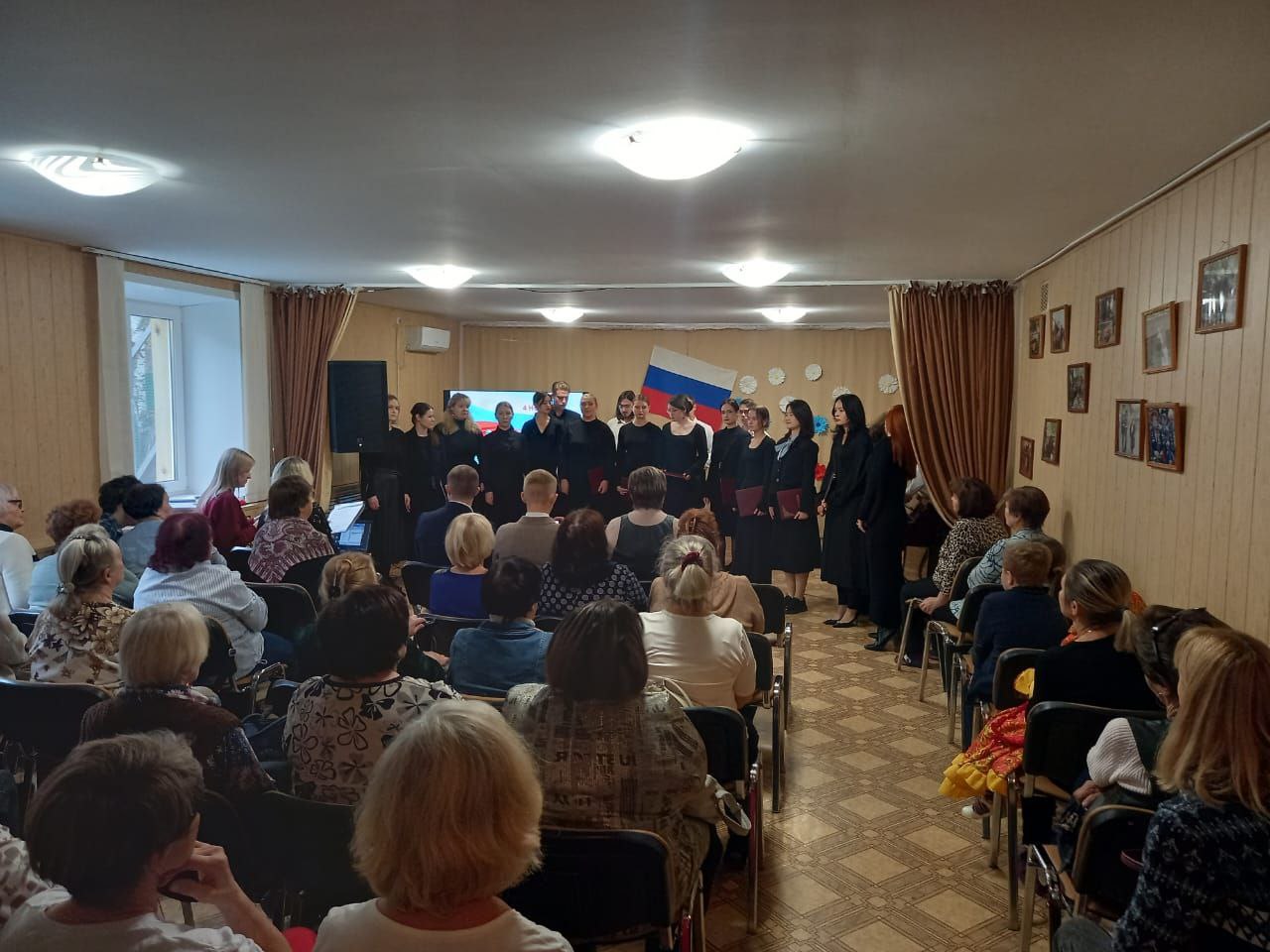 В Центре предоставления дополнительных мер социальной помощи прошел концерт, приуроченный ко Дню народного единства В Центре предоставления дополнительных мер социальной помощи прошел концерт, приуроченный ко Дню народного единства