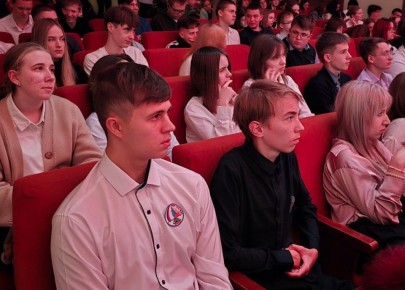 В культурно-досуговом центре «Мир» состоялся поэтический батл «Строки сердца» среди учащихся общеобразовательных учреждений города