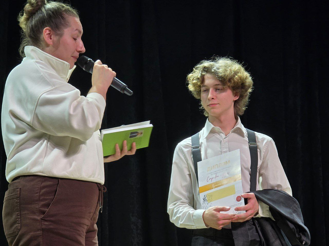 В культурно-досуговом центре «Мир» состоялся поэтический батл «Строки сердца» среди учащихся общеобразовательных учреждений города В культурно-досуговом центре «Мир» состоялся поэтический батл «Строки сердца» среди учащихся общеобразовательных учреждений города