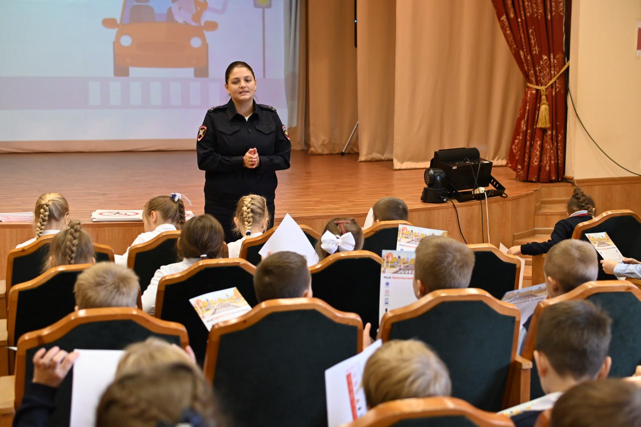 Госавтоинспекция провела урок безопасности для школьников Госавтоинспекция провела урок безопасности для школьников