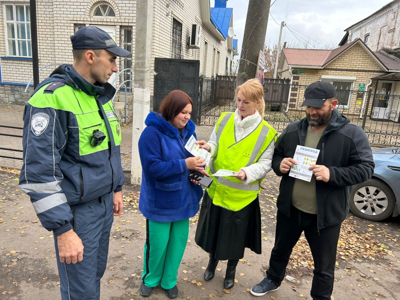 В рамках проведения профилактического мероприятия "Пешеход-дорога" с целью повышения уровня безопасности дорожного движения и профилактики дорожно-транспортных происшествий с участием пешеходов, сотрудники Госавтоинспекции... В рамках проведения профилактического мероприятия "Пешеход-дорога" с целью повышения уровня безопасности дорожного движения и профилактики дорожно-транспортных происшествий с участием пешеходов, сотрудники Госавтоинспекции...