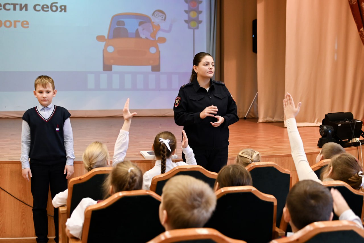Госавтоинспекция провела урок безопасности для школьников Госавтоинспекция провела урок безопасности для школьников