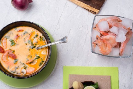 Любимое блюдо: суп с креветками и кокосовым молоком