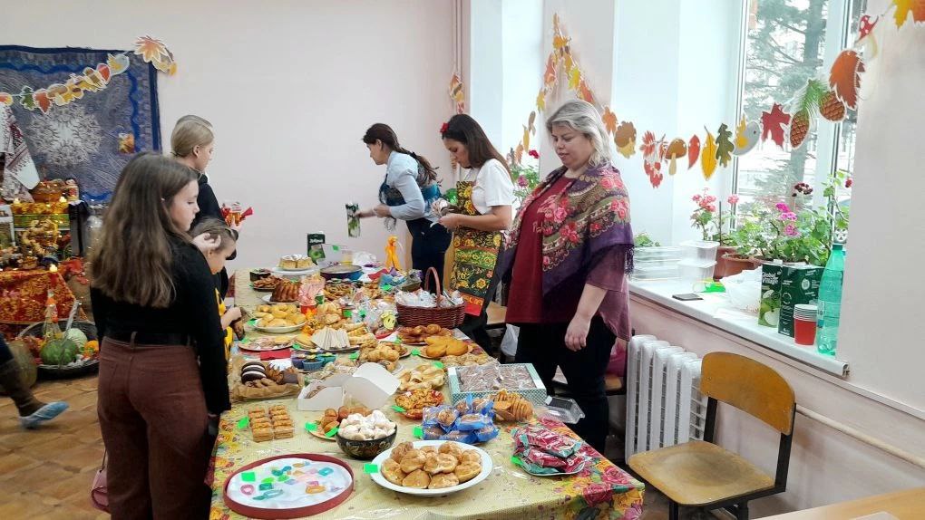 Благотворительная Казанская ярмарка прошла накануне в гимназии №7. Это традиционное мероприятие, которое проводится в рамках празднования Дню народного единства Благотворительная Казанская ярмарка прошла накануне в гимназии №7. Это традиционное мероприятие, которое проводится в рамках празднования Дню народного единства