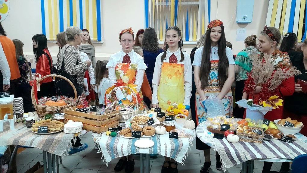 Благотворительная Казанская ярмарка прошла накануне в гимназии №7. Это традиционное мероприятие, которое проводится в рамках празднования Дню народного единства Благотворительная Казанская ярмарка прошла накануне в гимназии №7. Это традиционное мероприятие, которое проводится в рамках празднования Дню народного единства