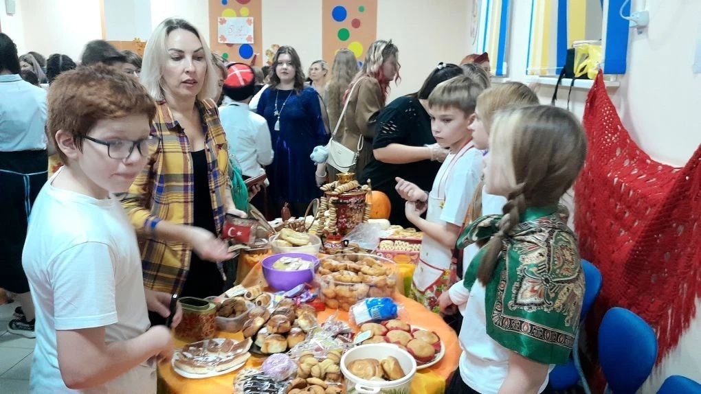 Благотворительная Казанская ярмарка прошла накануне в гимназии №7. Это традиционное мероприятие, которое проводится в рамках празднования Дню народного единства Благотворительная Казанская ярмарка прошла накануне в гимназии №7. Это традиционное мероприятие, которое проводится в рамках празднования Дню народного единства