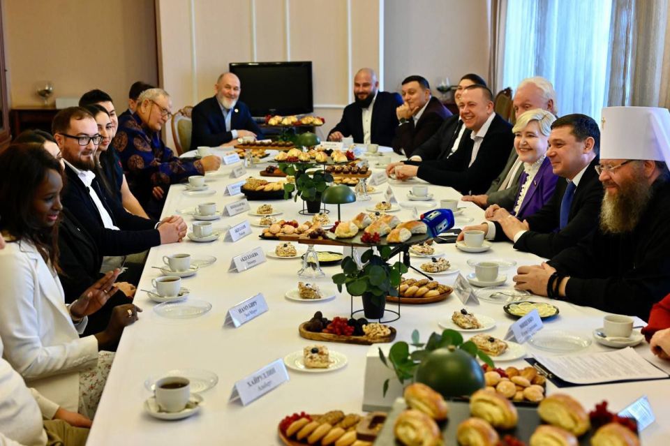 В День народного единства руководитель региона Евгений Первышов, депутат Госдумы Тамара Фролова, председатель Тамбовской областной Думы Евгений Матушкин и митрополит Тамбовский и Рассказовский Феодосий встретились с...