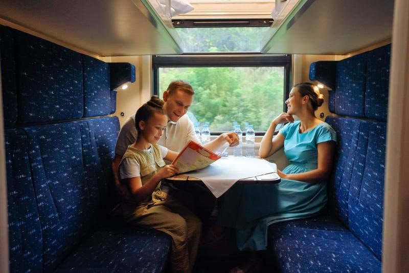 Россияне оформили на специальные места для родителей с детьми в поездах более 100 тысяч билетов