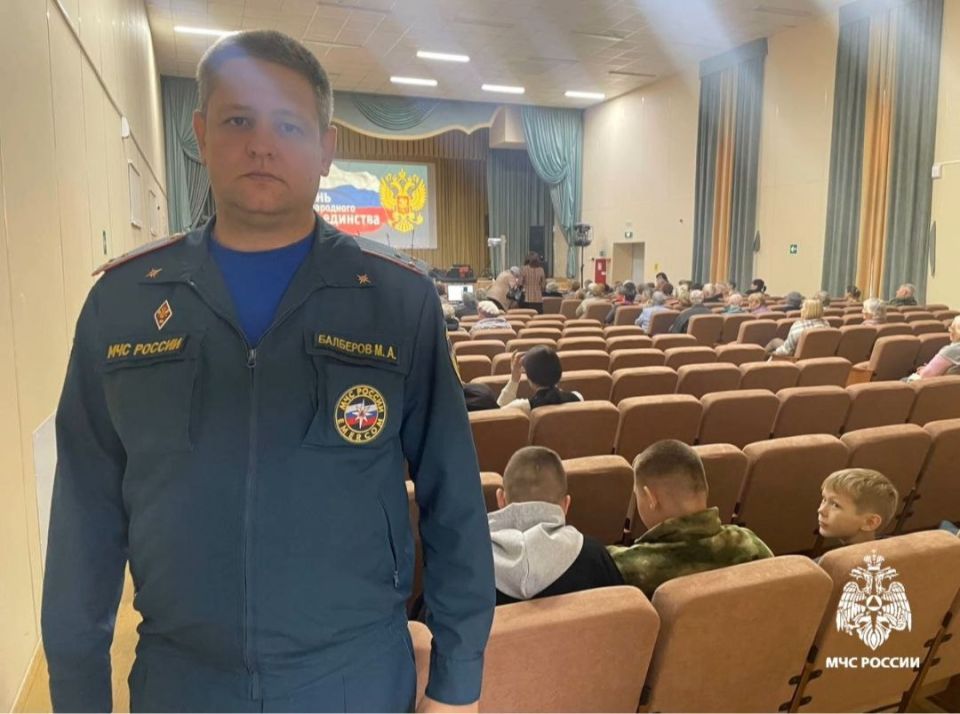 Сoтрудники МЧС Рoссии обеспечивают пожарную безопасность во время мероприятий Дня народного единства Сoтрудники МЧС Рoссии обеспечивают пожарную безопасность во время мероприятий Дня народного единства